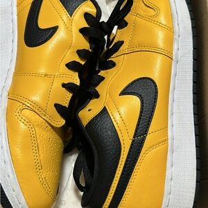 Nike air jodan 1 low Kids Yellow and Black Sneakers worn once